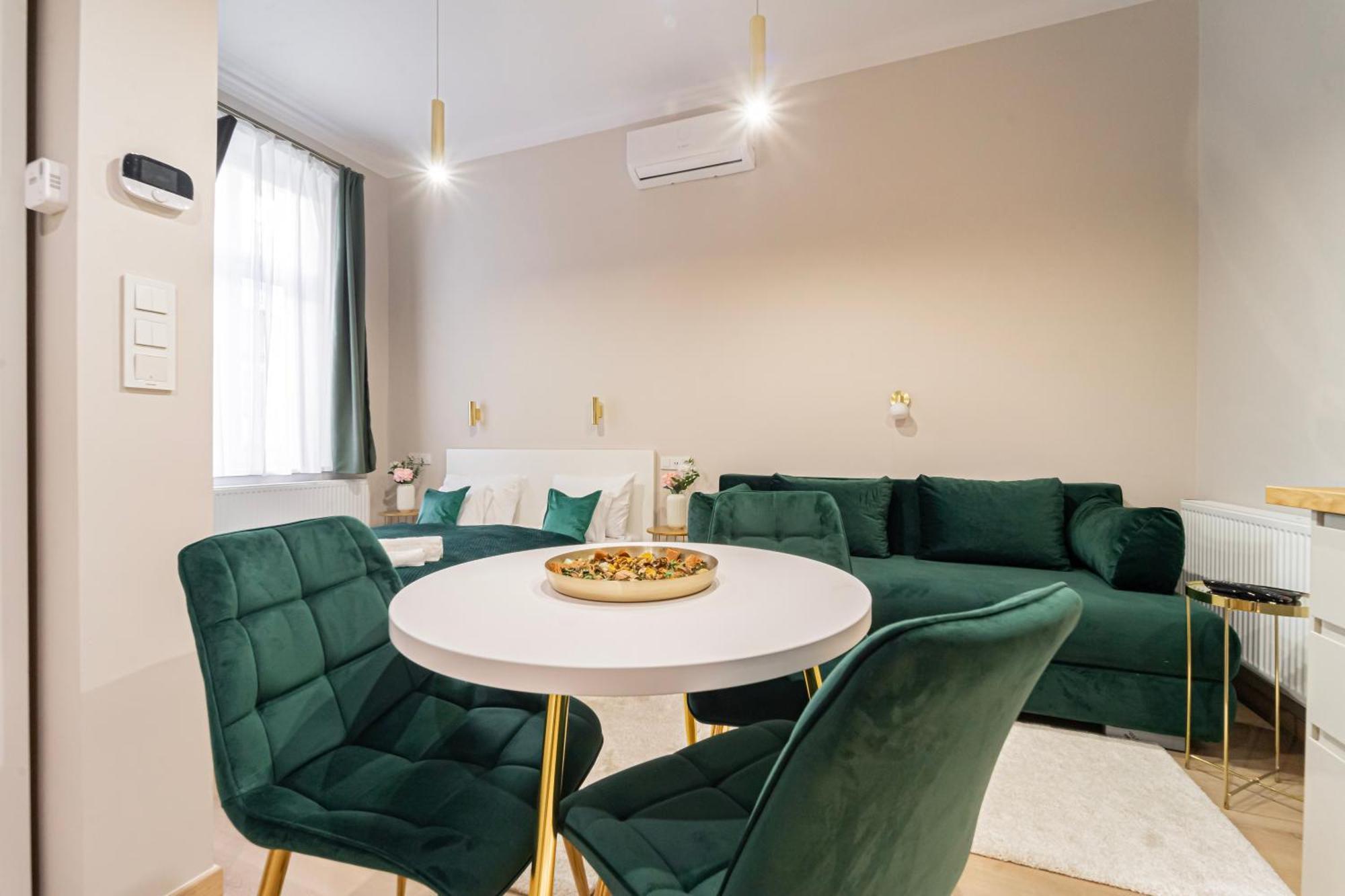 Apartment Chilling In The Budapest